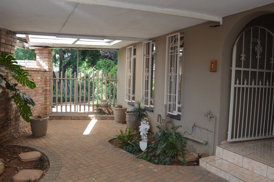 8 Bedroom Property for Sale in Flamwood North West